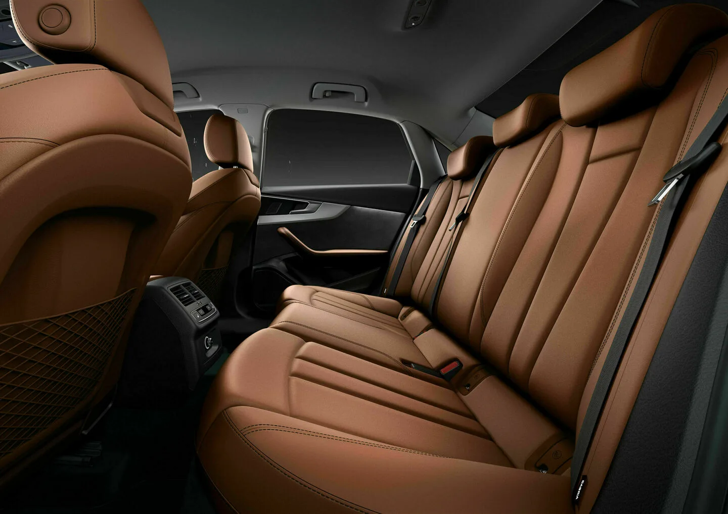 Audi A4 – hàng ghế sau