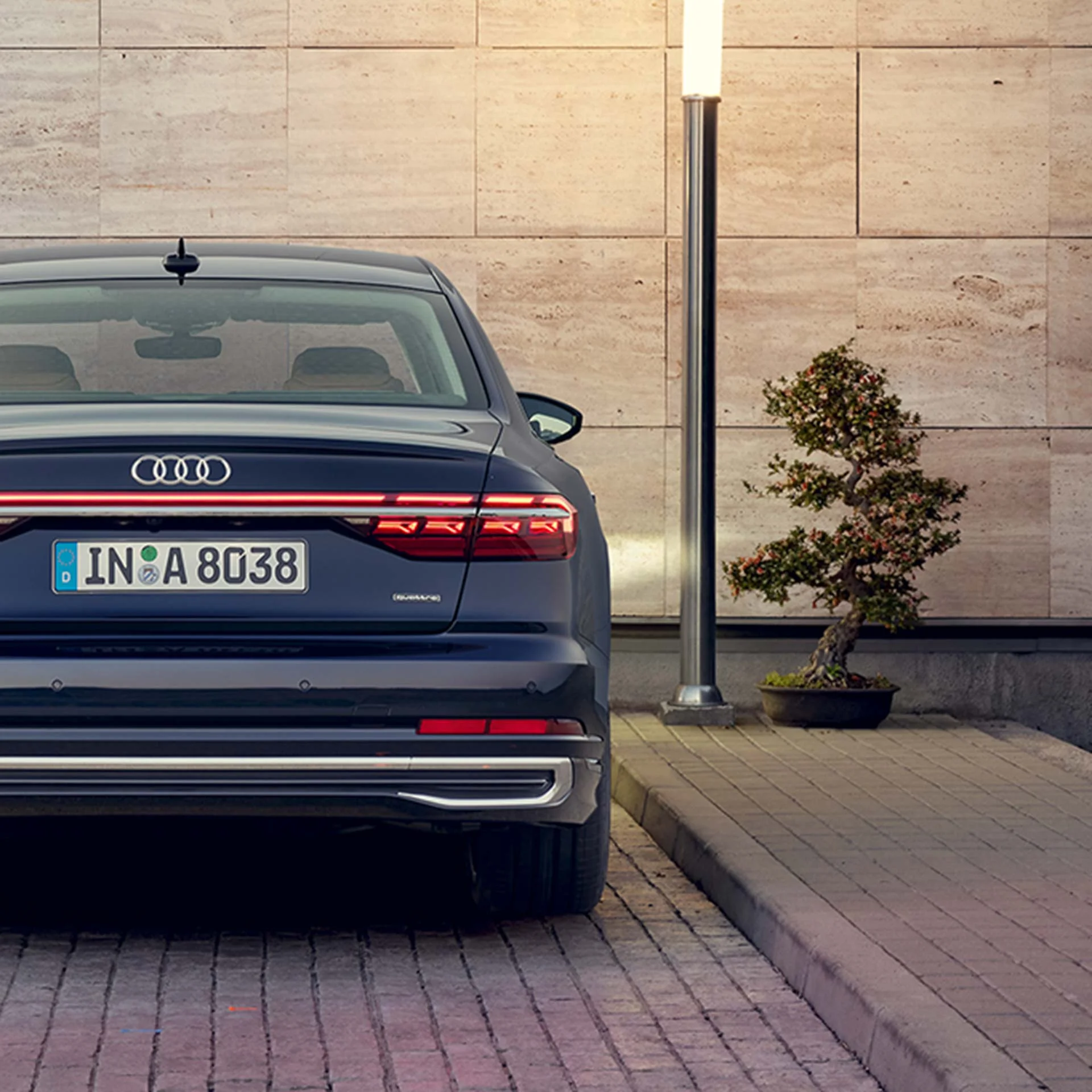 Audi A8 L – đuôi xe
