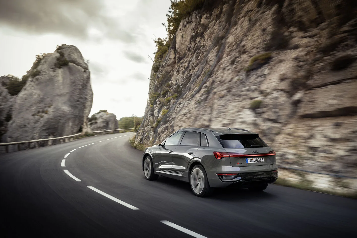 Audi Q8 e-tron – đuôi xe