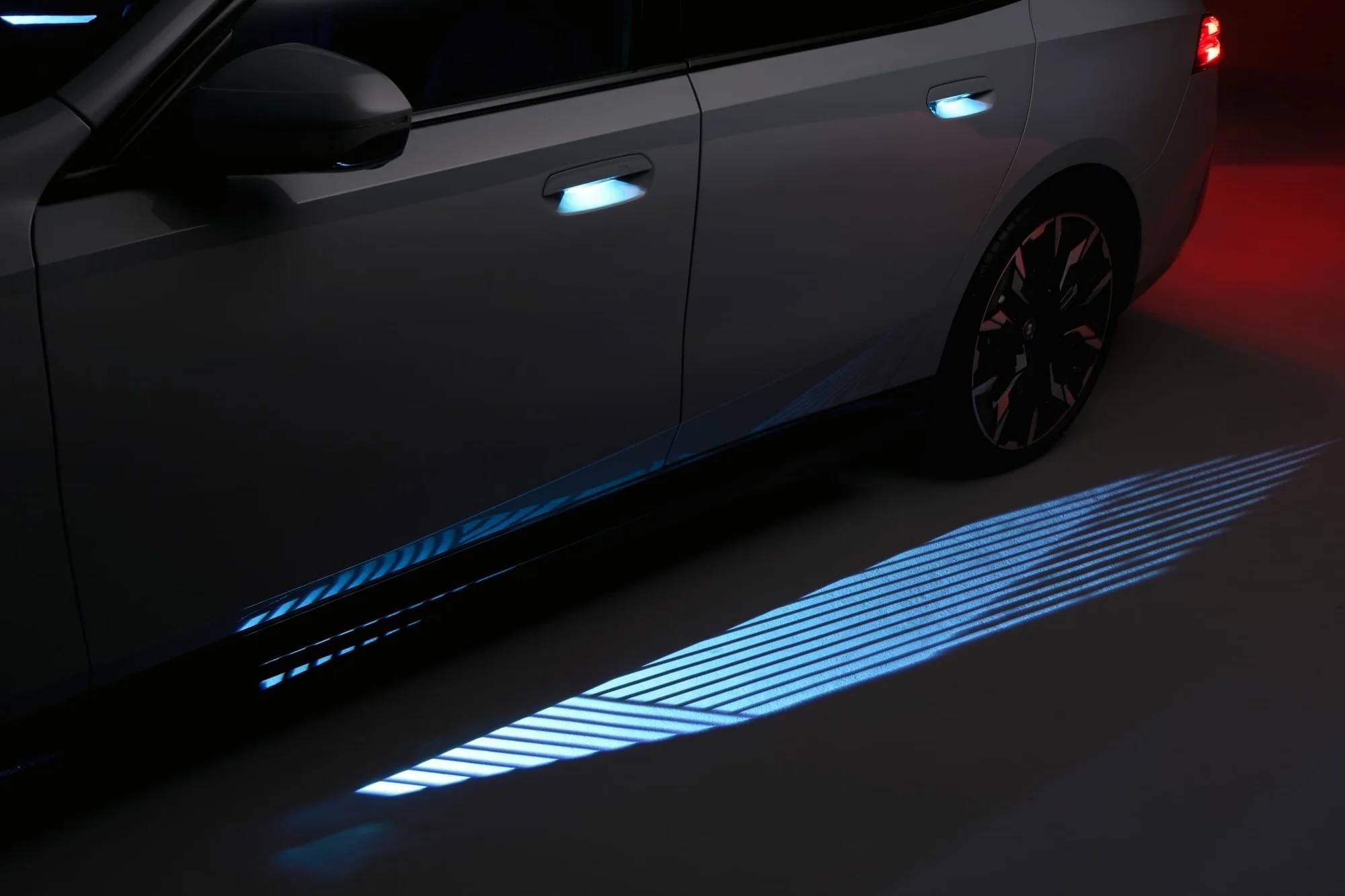 BMW 5 Series – đèn chào