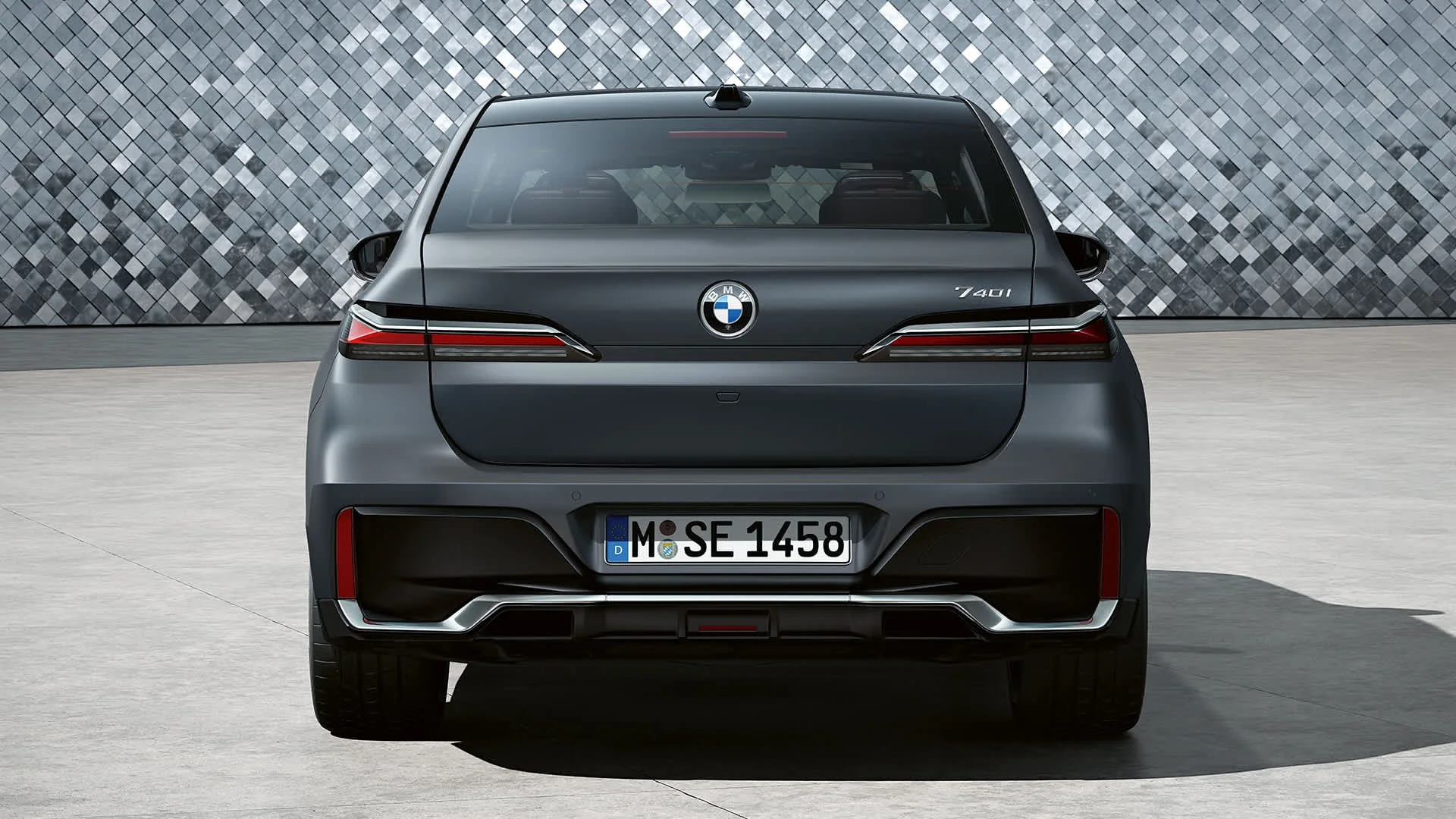 BMW 7 Series – đuôi xe
