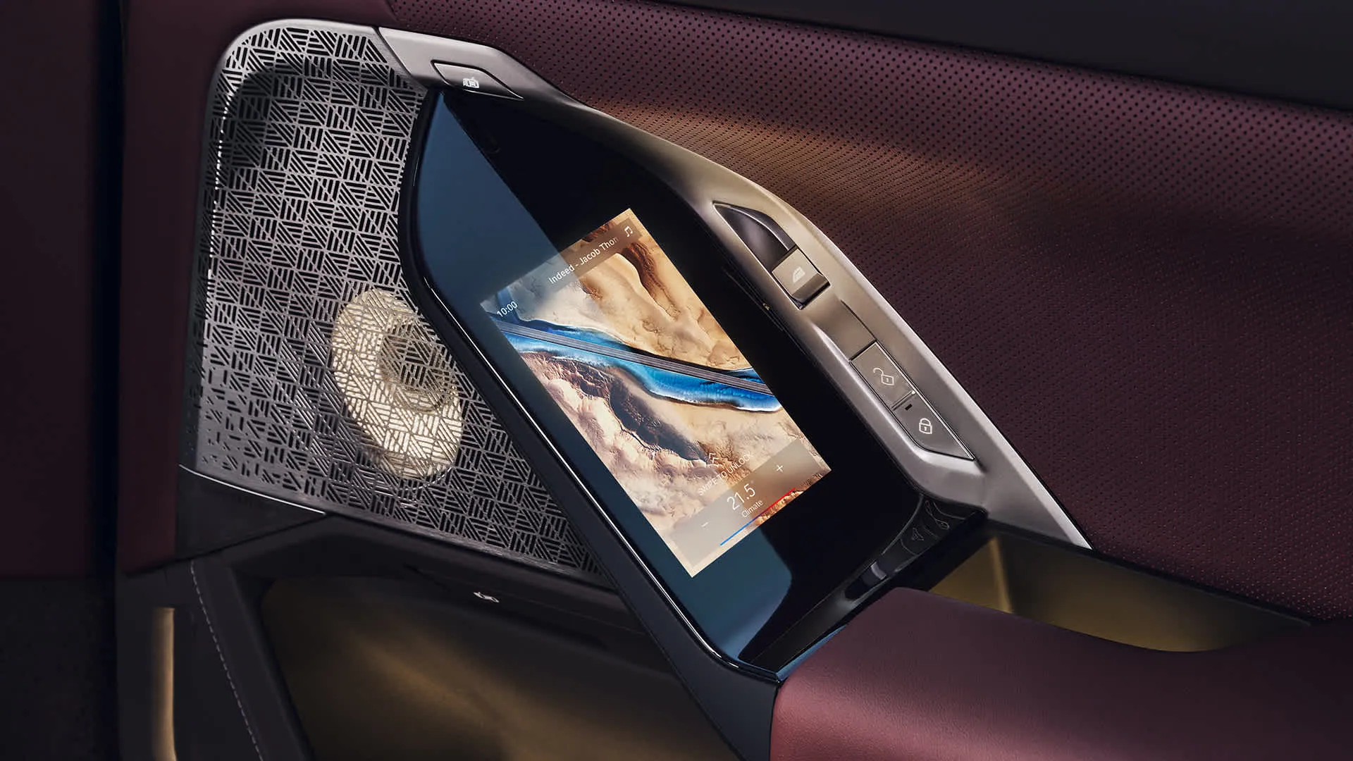 BMW 7 Series – màn hình giải trí hàng ghế sau