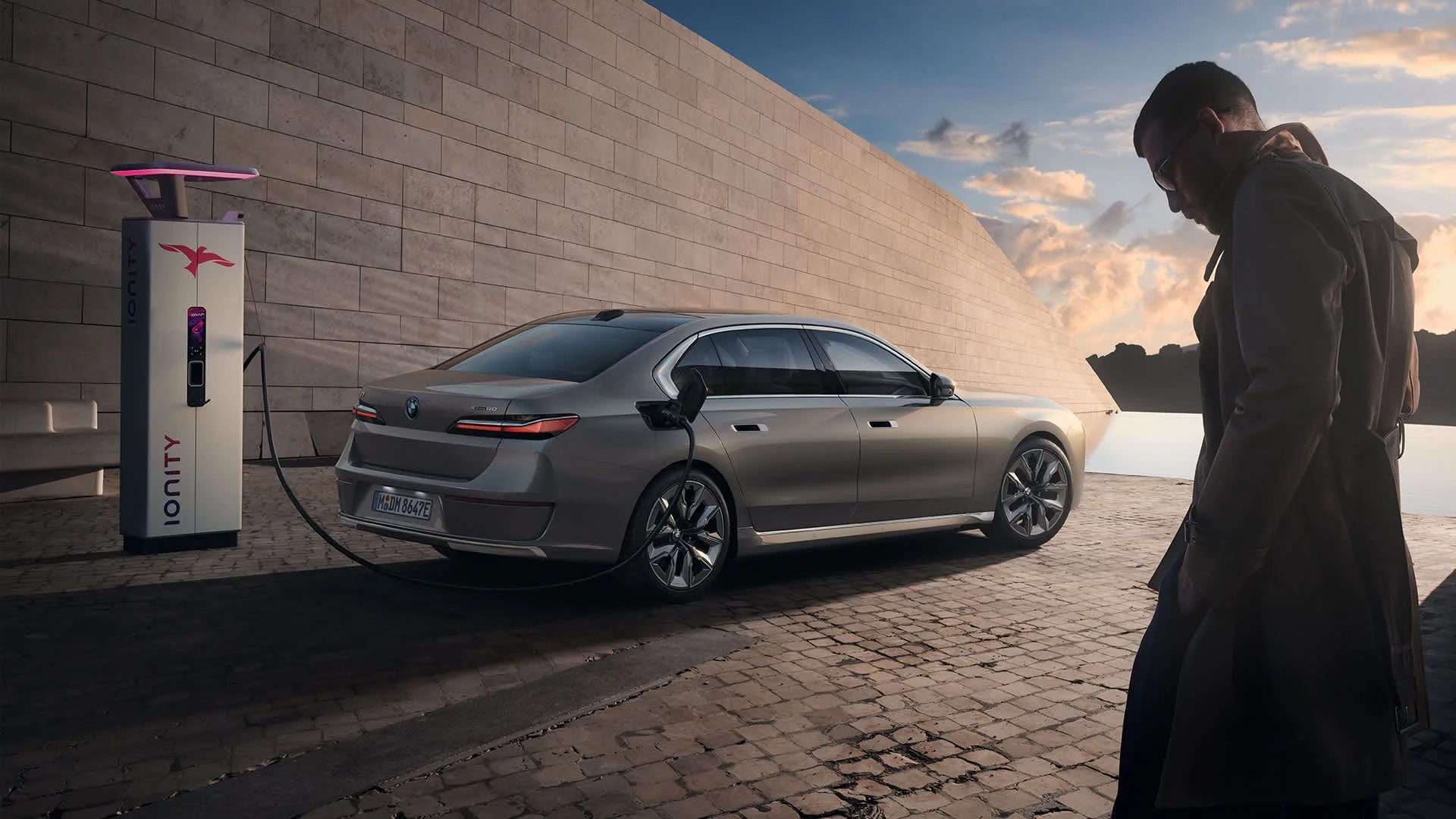 BMW i7 – sạc điện