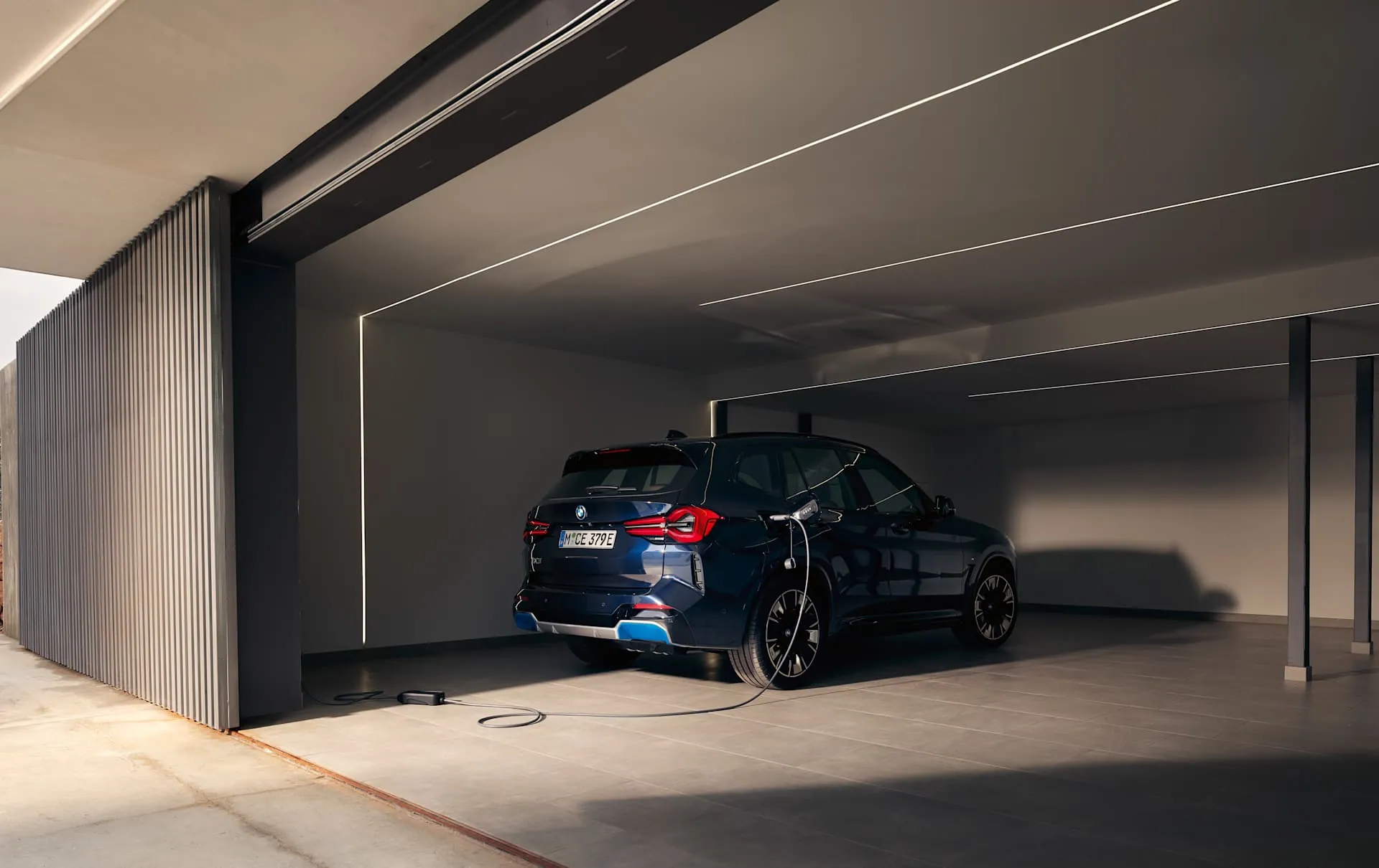 BMW iX3 – sạc xe tại nhà