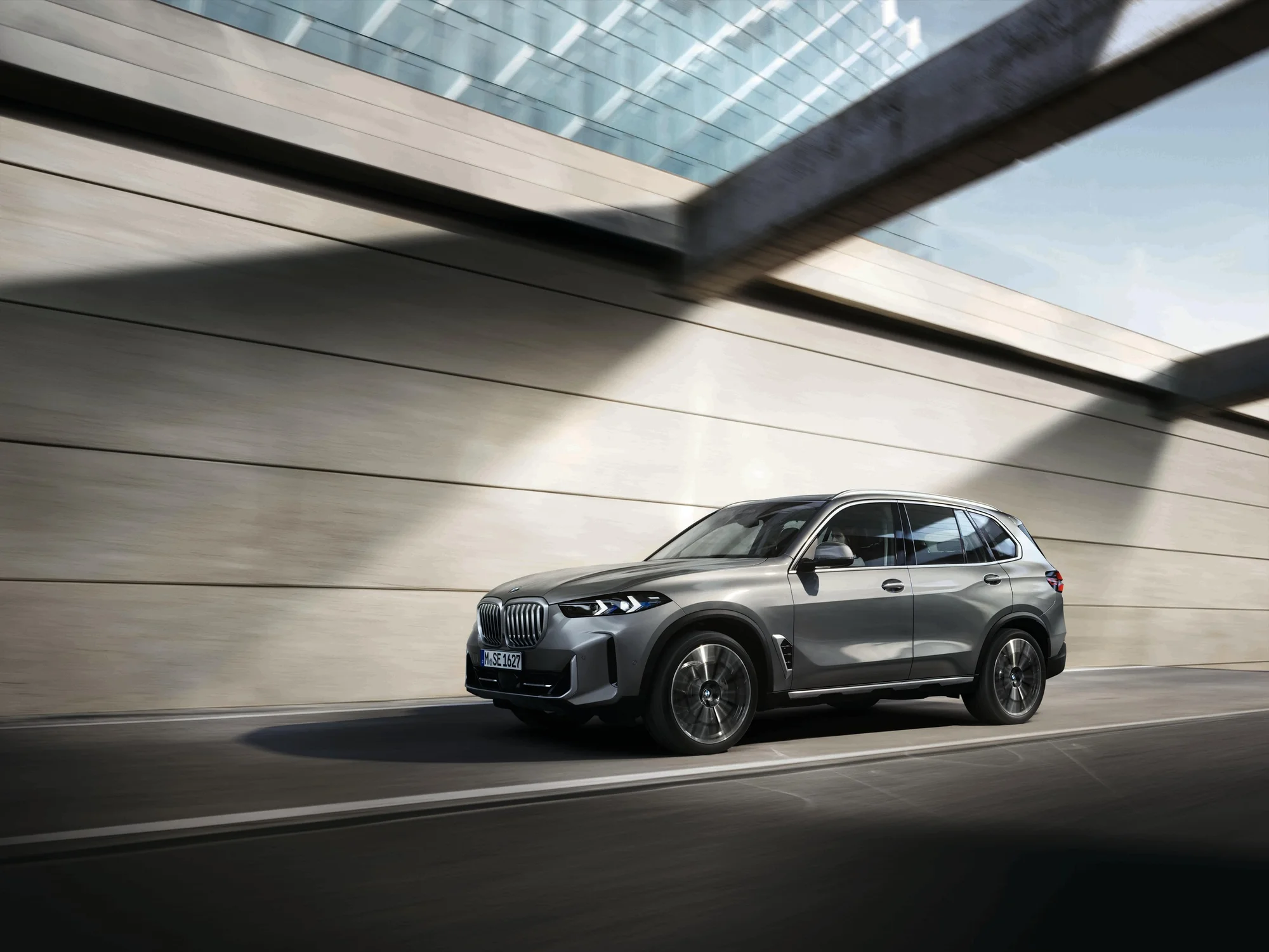 BMW X5 – góc nghiêng trước