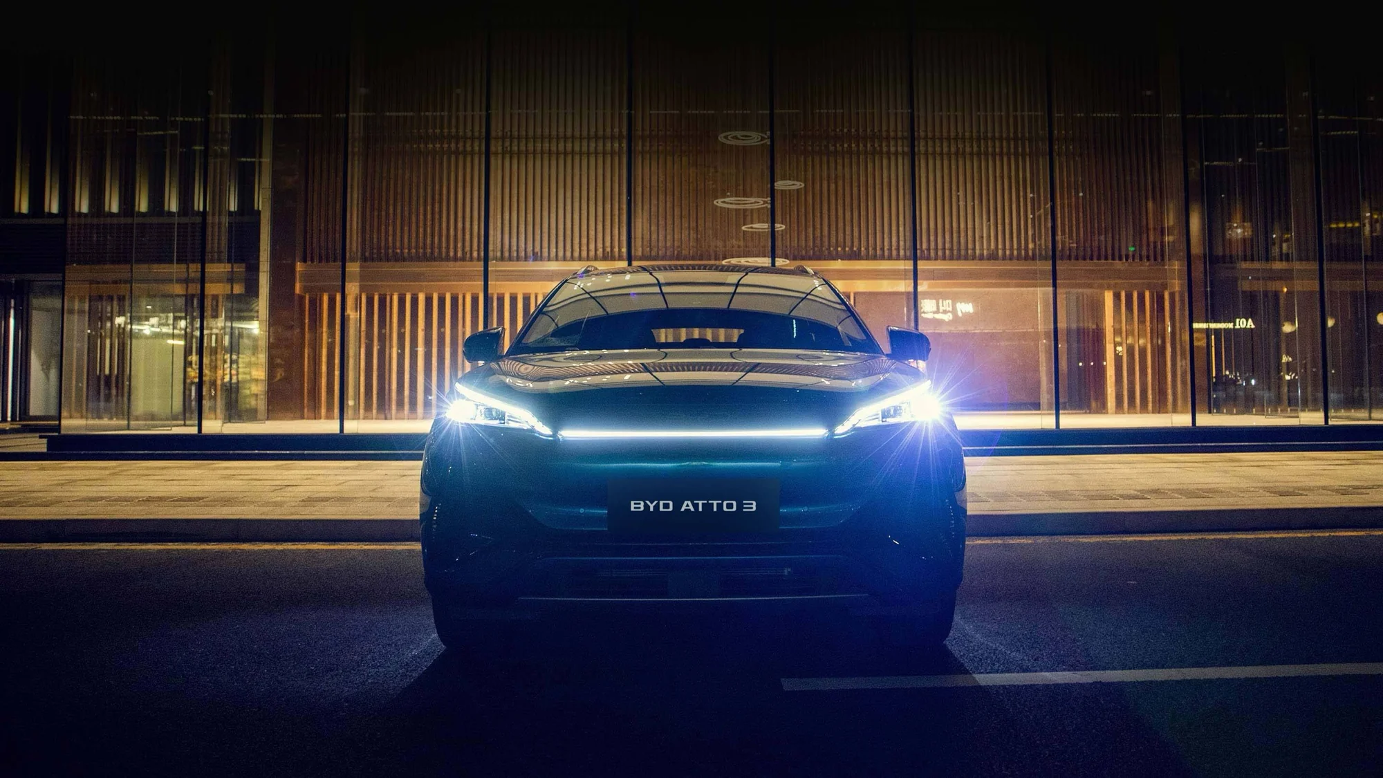 BYD Atto 3 – đầu xe, dải đèn LED
