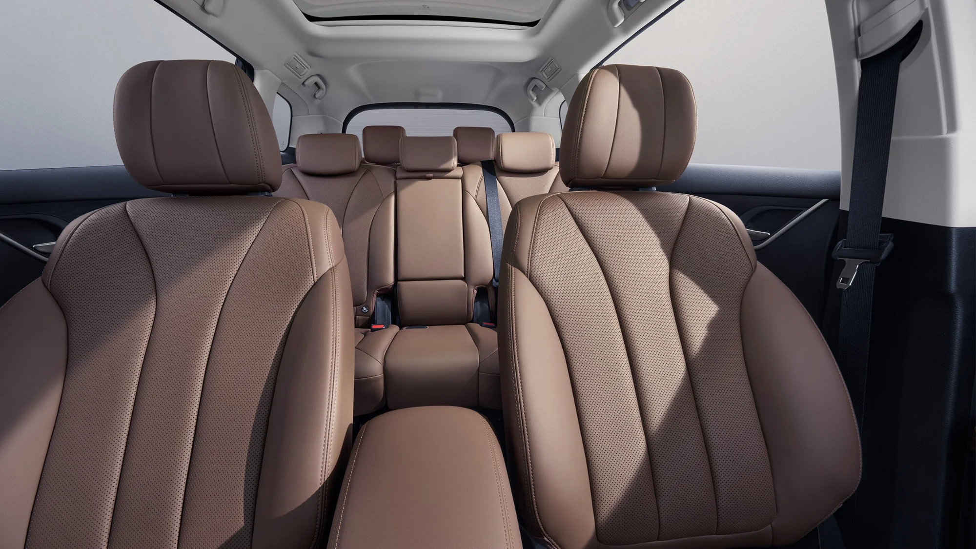 BYD M6 – ba hàng ghế