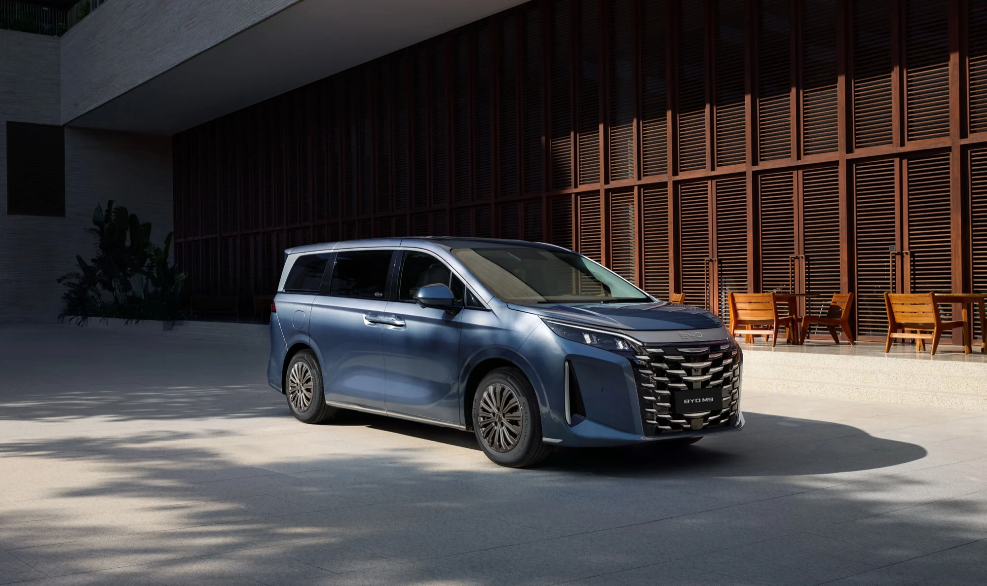 BYD M9 – góc nghiêng trước