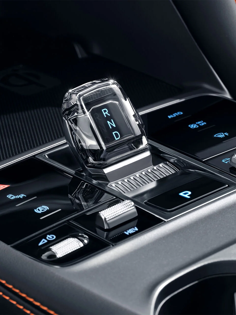 BYD Sealion 6 – cần số pha lê
