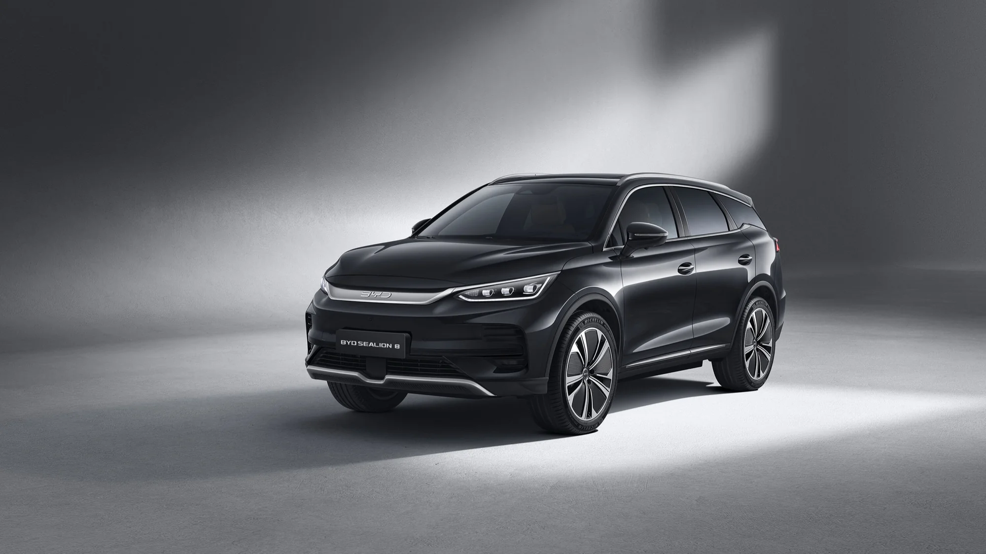 BYD Sealion 8