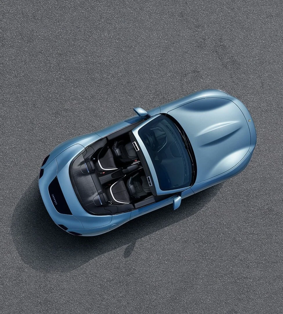 Ferrari Roma Spider – nhìn từ trên cao