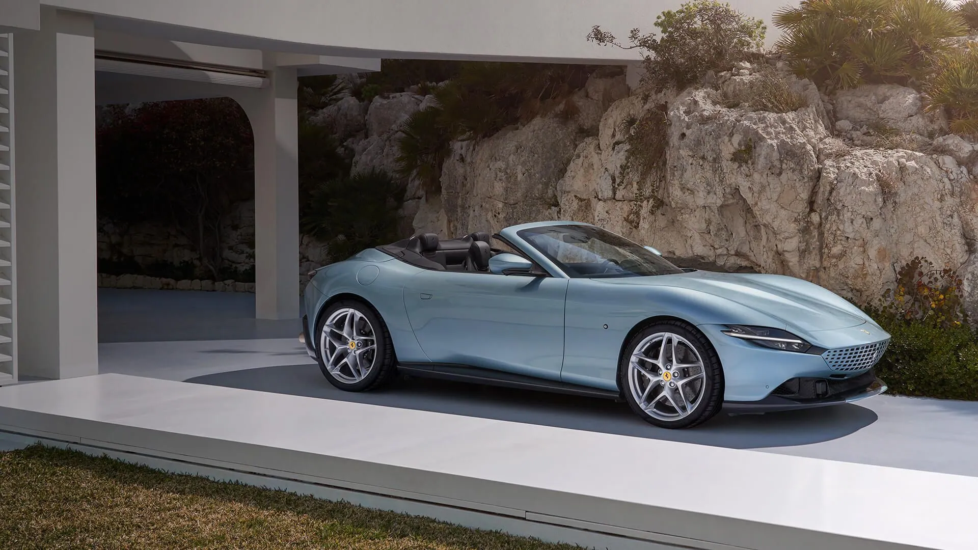 Ferrari Roma Spider – ảnh phối cảnh