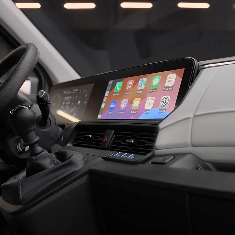 Ford Transit – khoang lái
