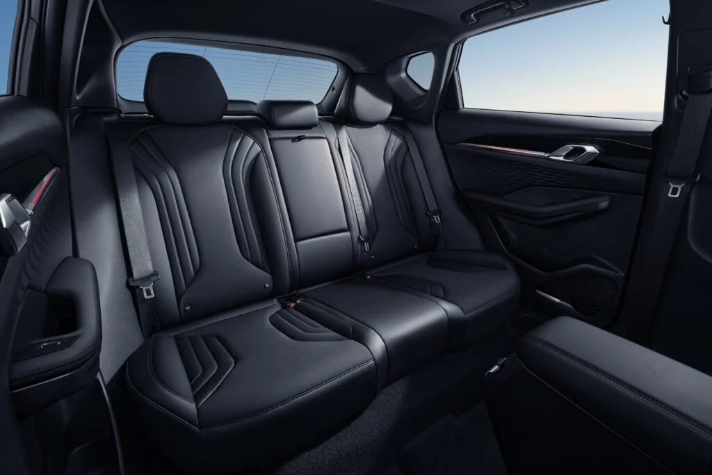 Geely Coolray – hàng ghế sau