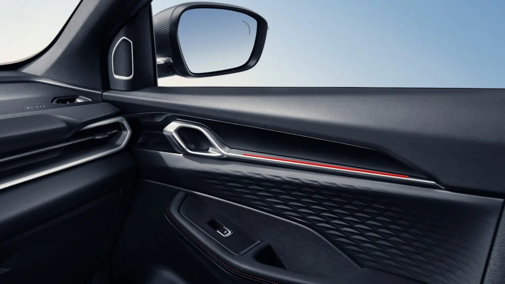 Geely Coolray – chi tiết cửa