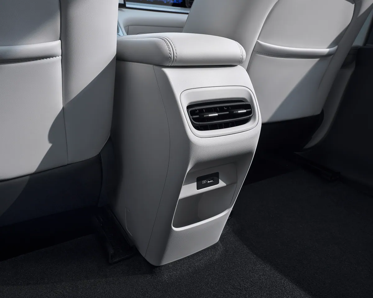 Geely EX2 – cửa gió điều hòa hàng ghế sau
