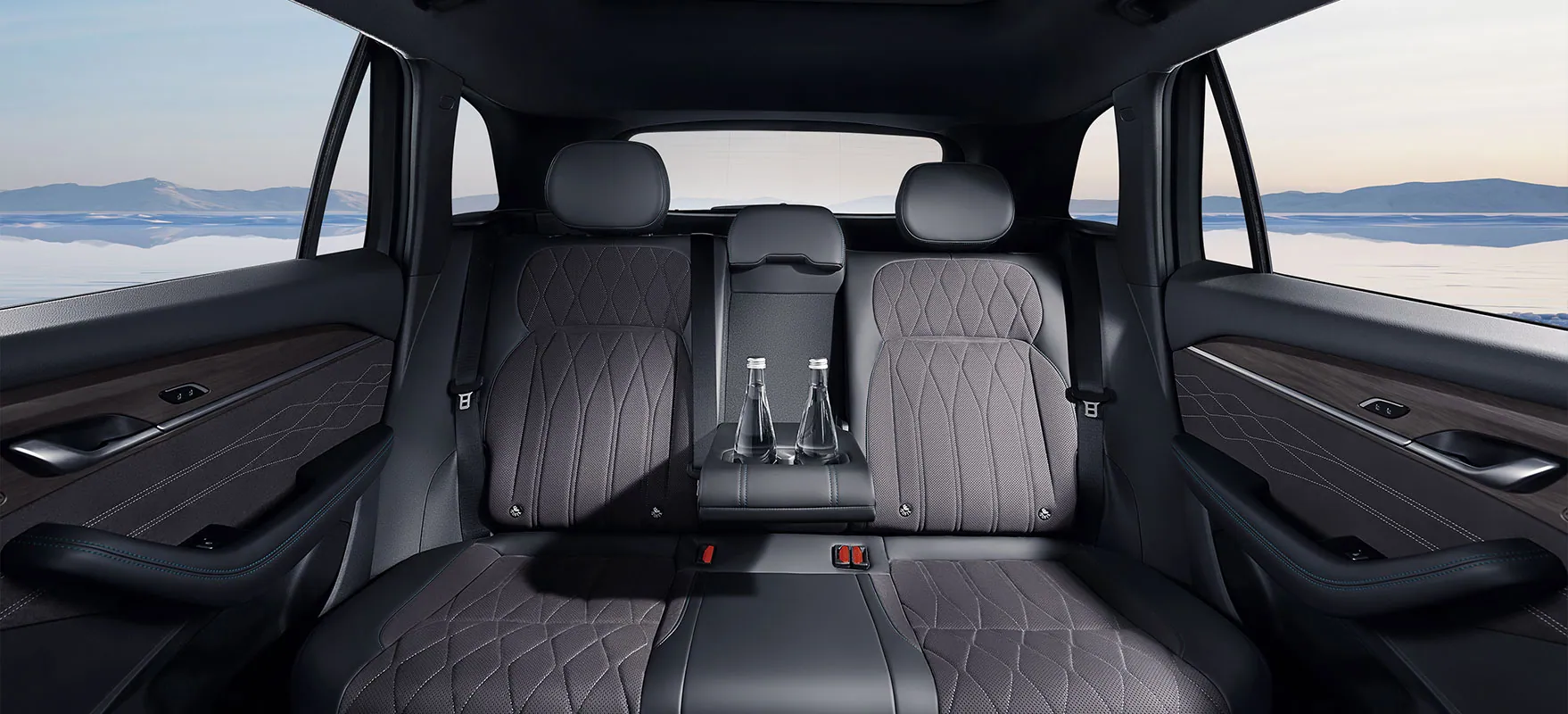 Geely Monjaro – hàng ghế sau