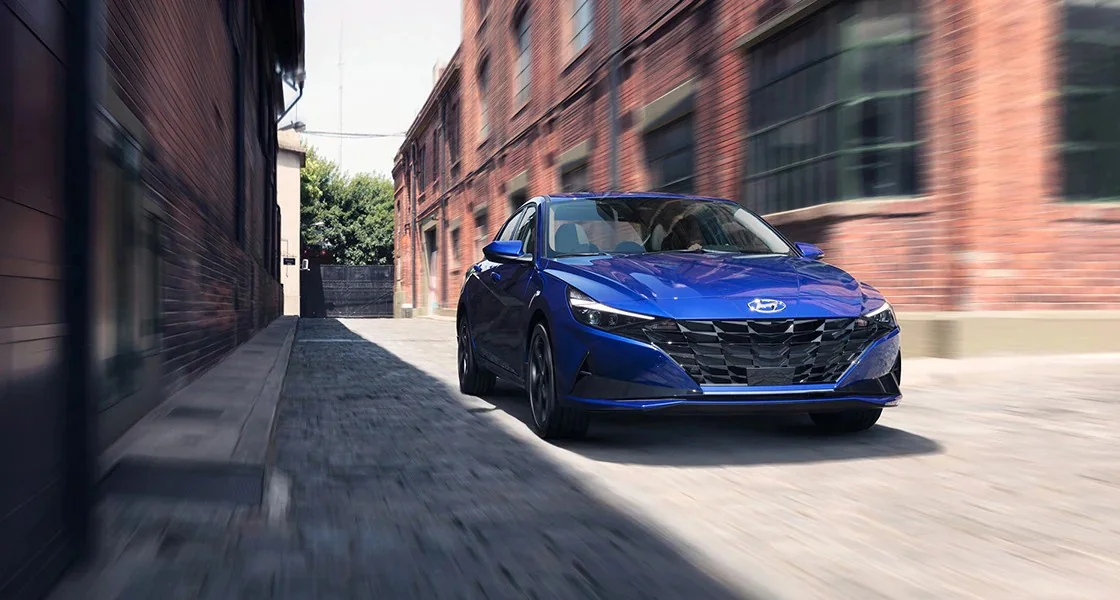 Hyundai Elantra – góc nghiêng sau