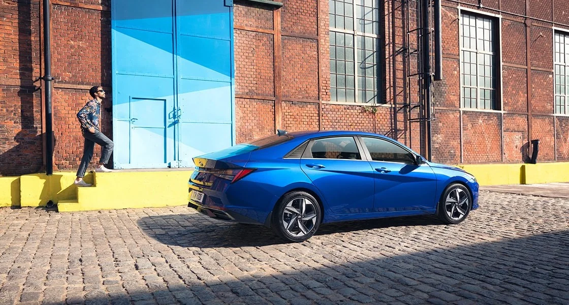 Hyundai Elantra – thân xe nhìn ngang