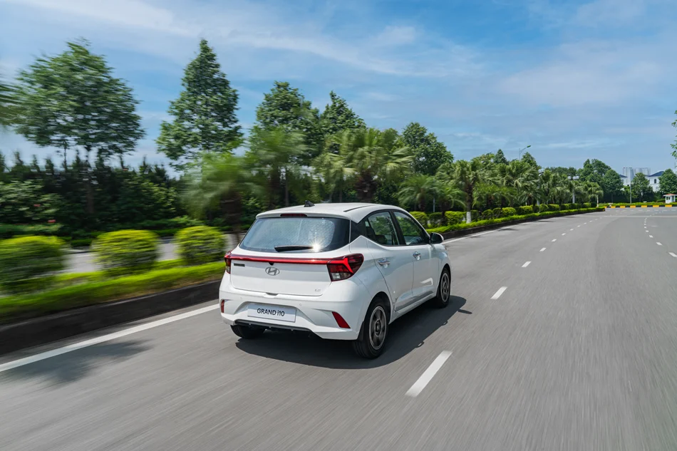 Hyundai Grand i10 – góc nghiêng sau