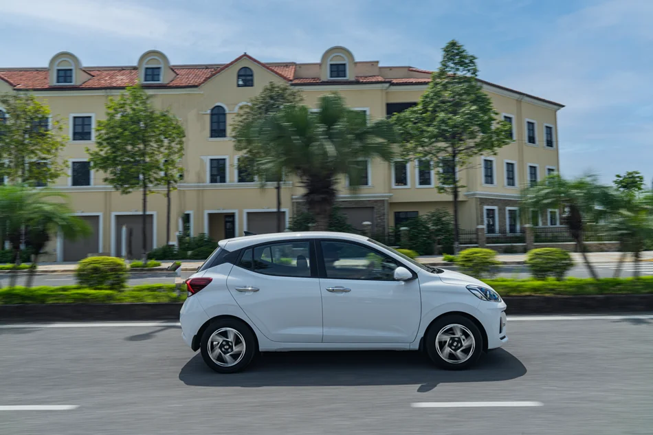 Hyundai Grand i10 – thân xe nhìn ngang