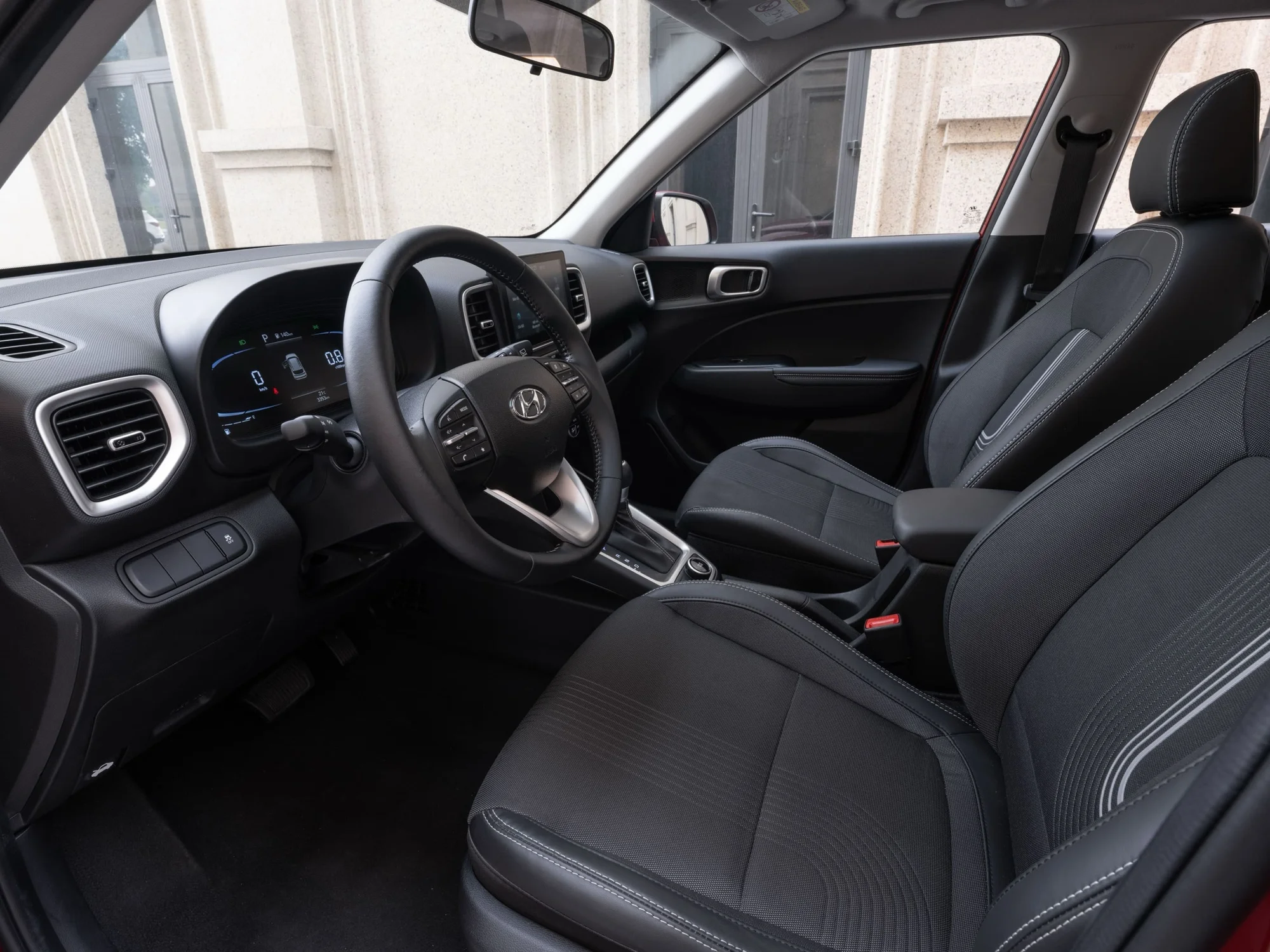 Hyundai Venue – ghế trước