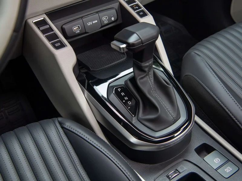 Kia Carens Clavis – đèn hậu