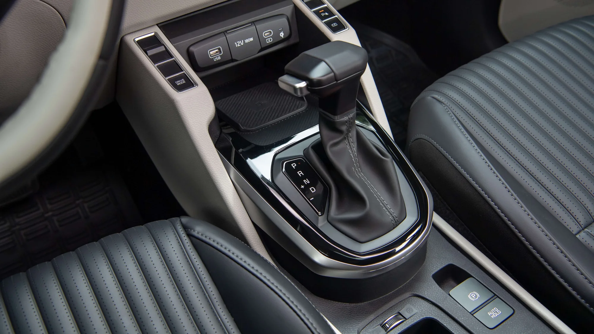 Kia Carens Clavis – cụm đèn trước
