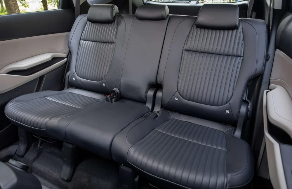 Kia Carens Clavis – hàng ghế sau