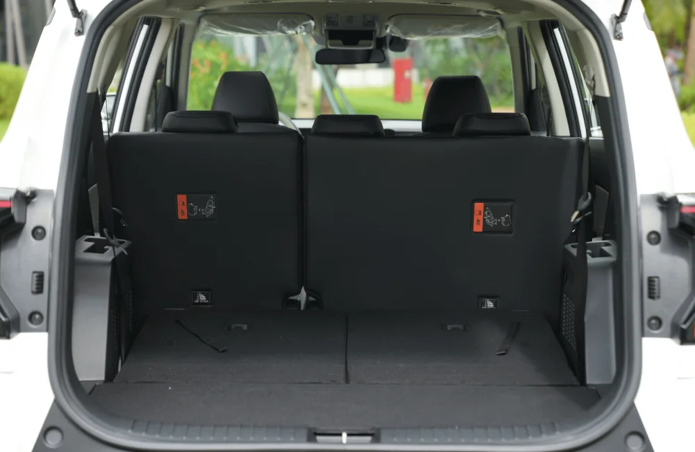 Kia Carens Clavis – khoang hành lý