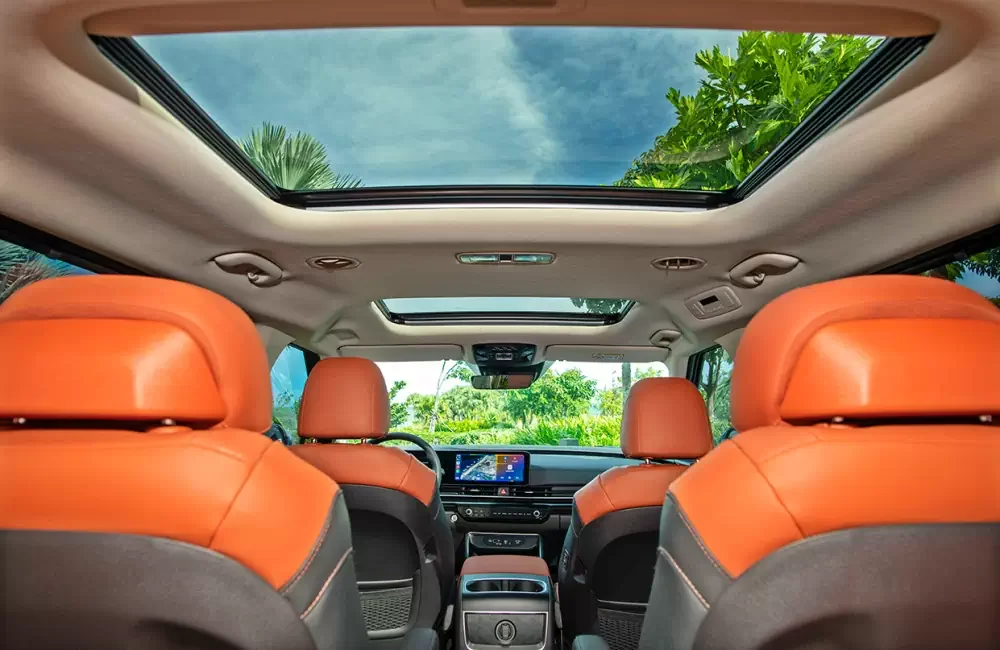 Kia Carnival – cửa sổ trời