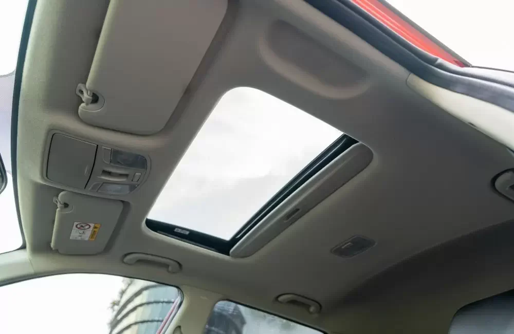 Kia Sonet – cửa sổ trời