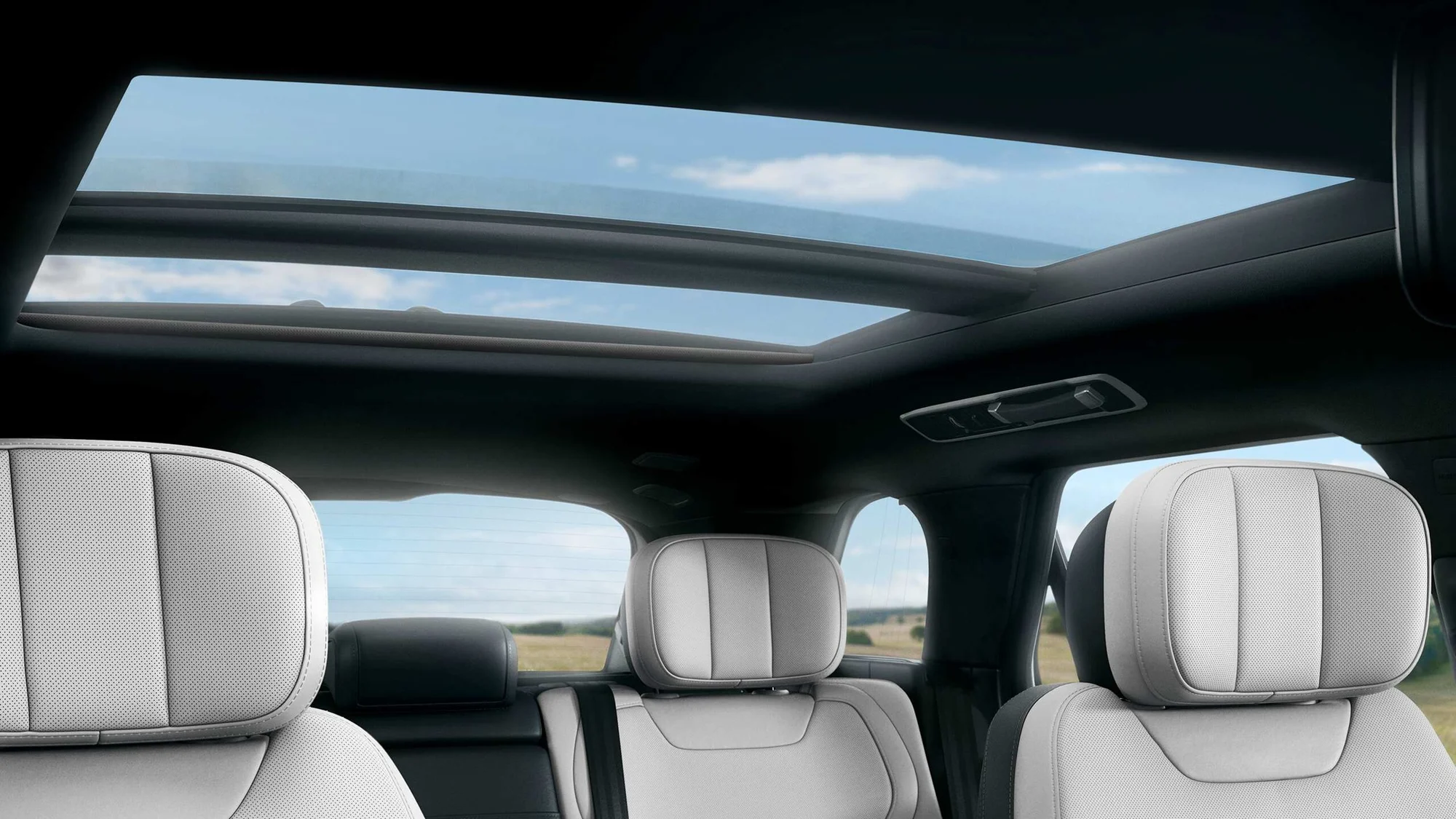Range Rover Sport – cửa sổ trời