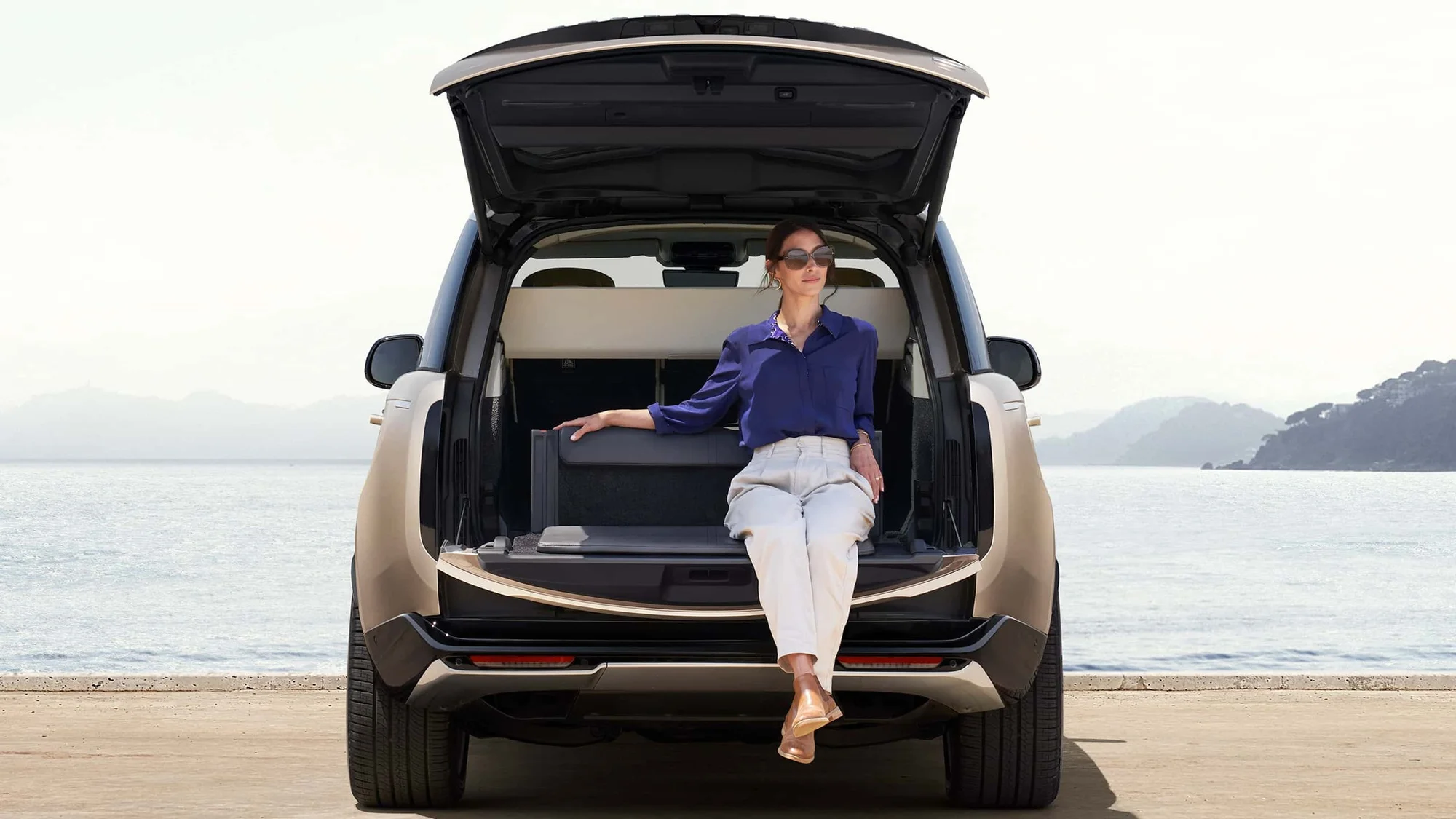 Range Rover – khoang hành lý