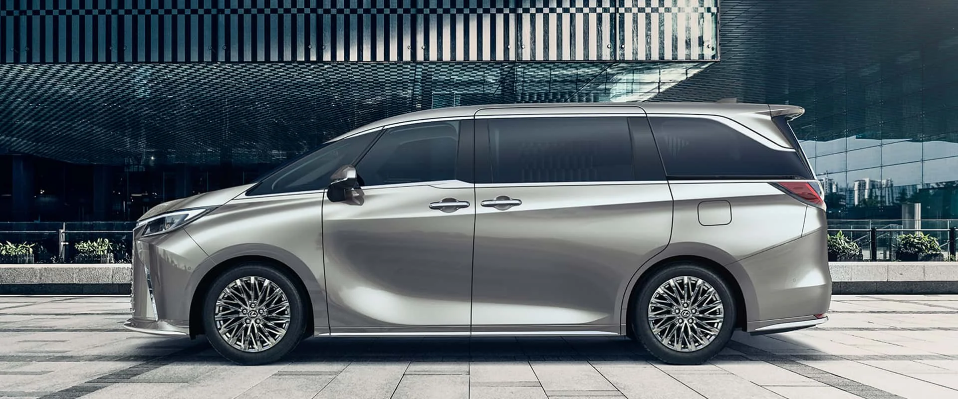Lexus LM – thân xe