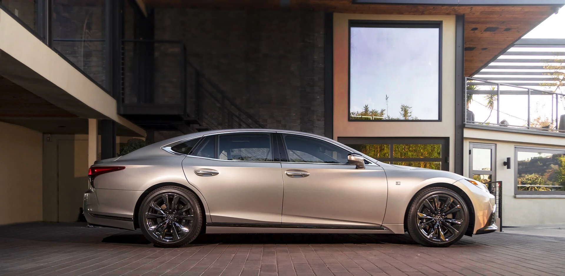 Lexus LS – thân xe