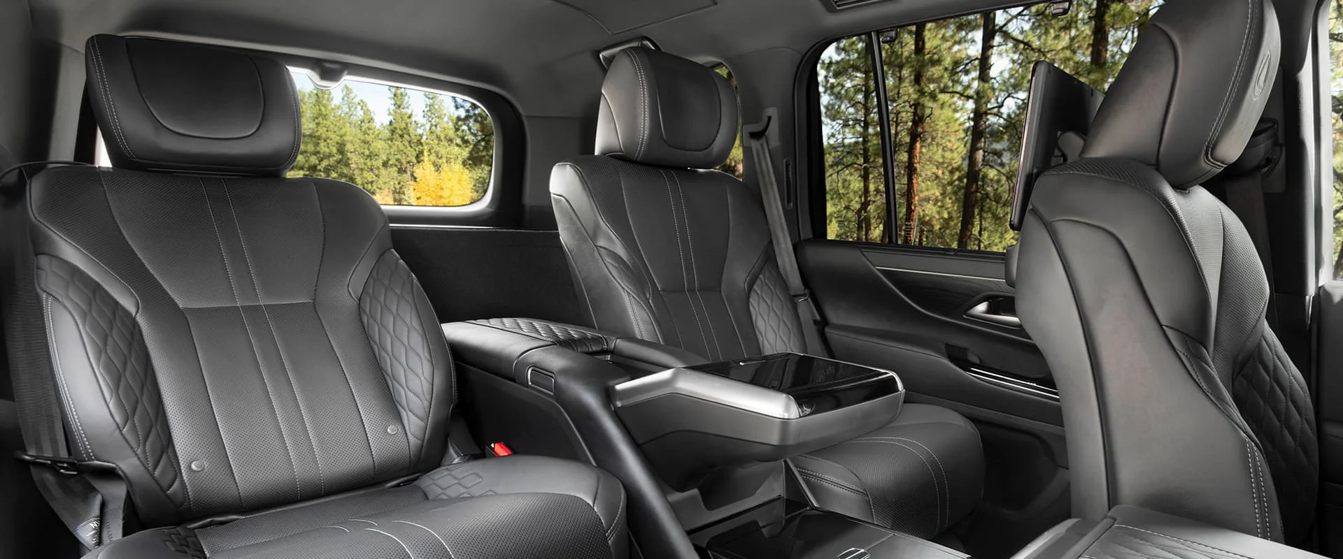 Lexus LX – hàng ghế sau
