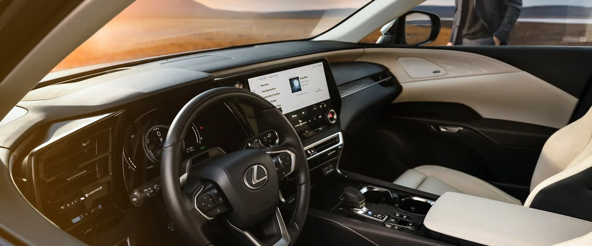 Lexus RX – khoang lái