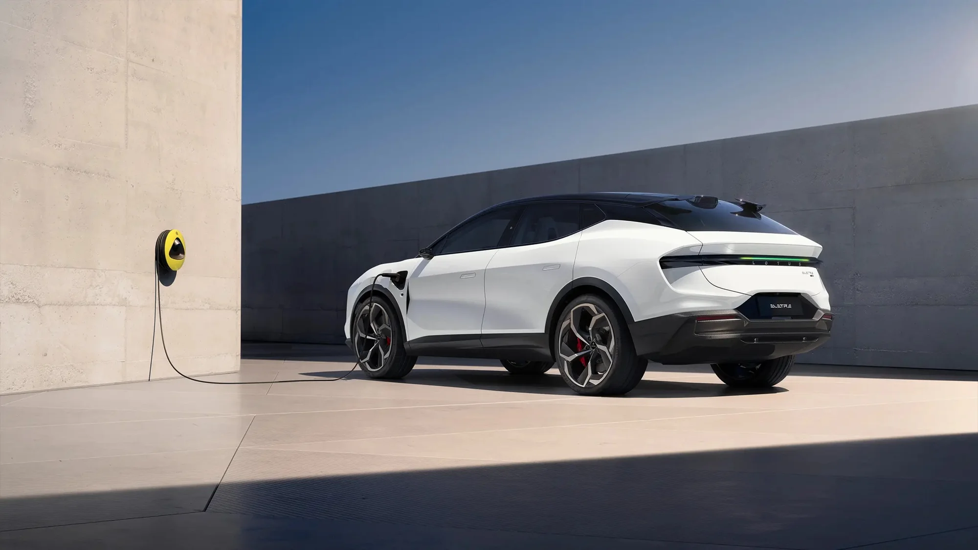 Lotus Eletre – sạc điện