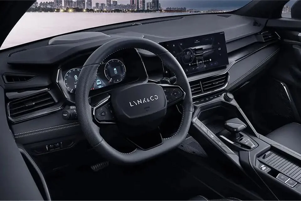Lynk & Co 06 – khoang lái
