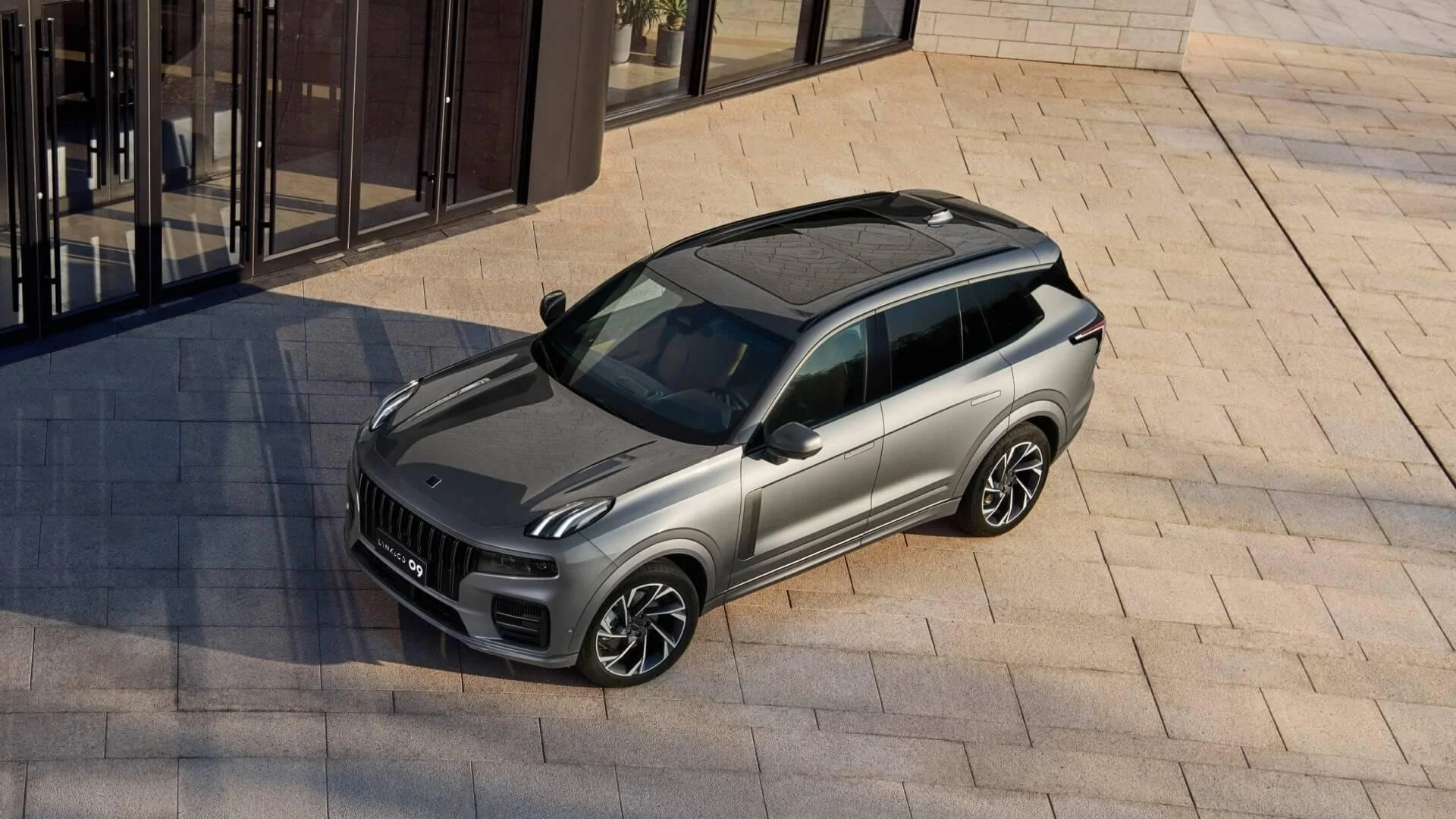 Lynk & Co 09 – nhìn từ trên cao