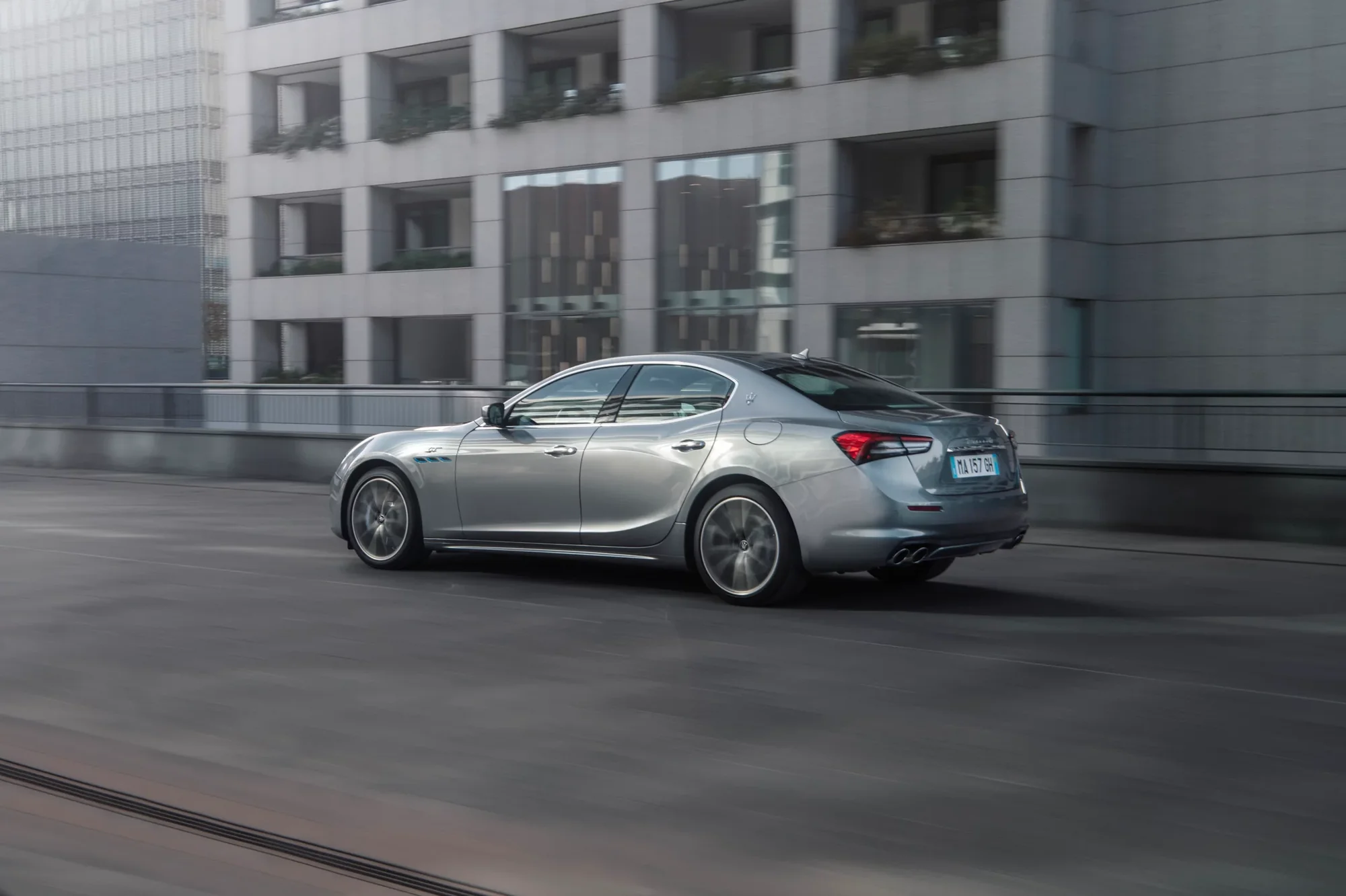 Maserati Ghibli – bản màu bạc
