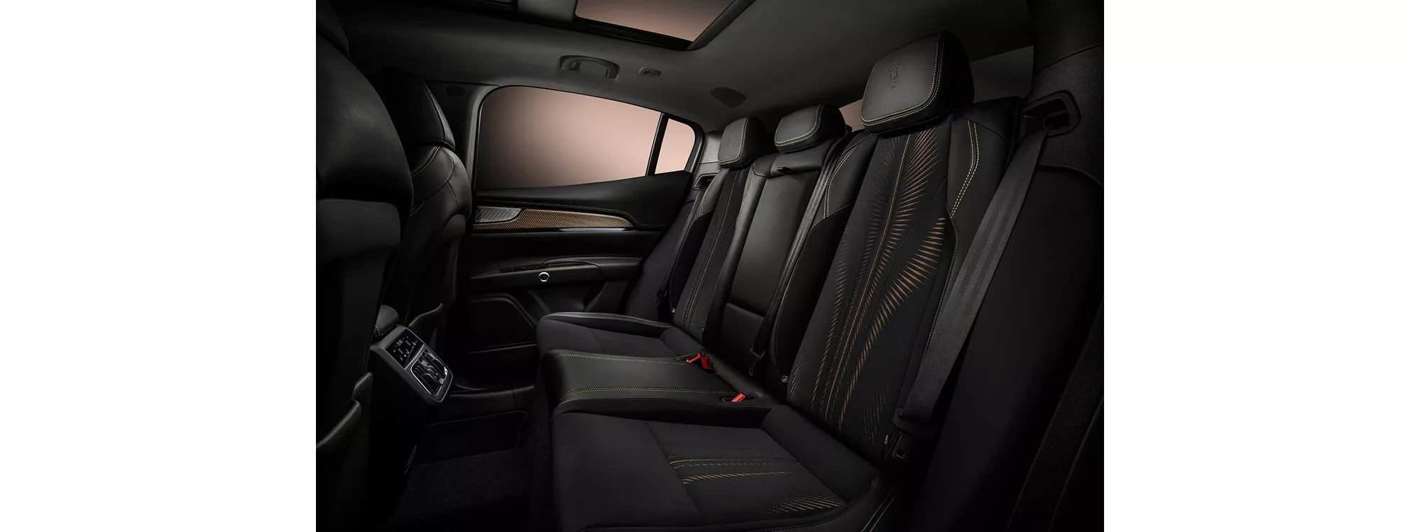 Maserati Grecale Folgore – hàng ghế sau