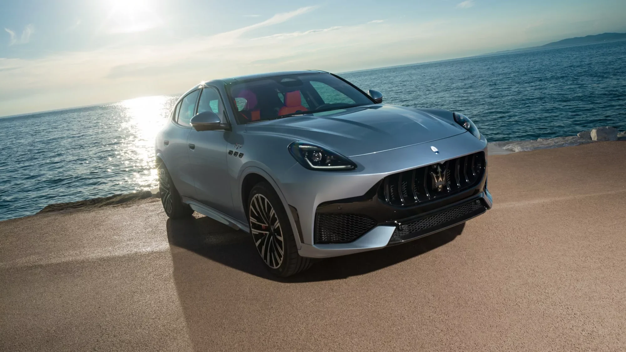 Maserati Grecale – ven biển