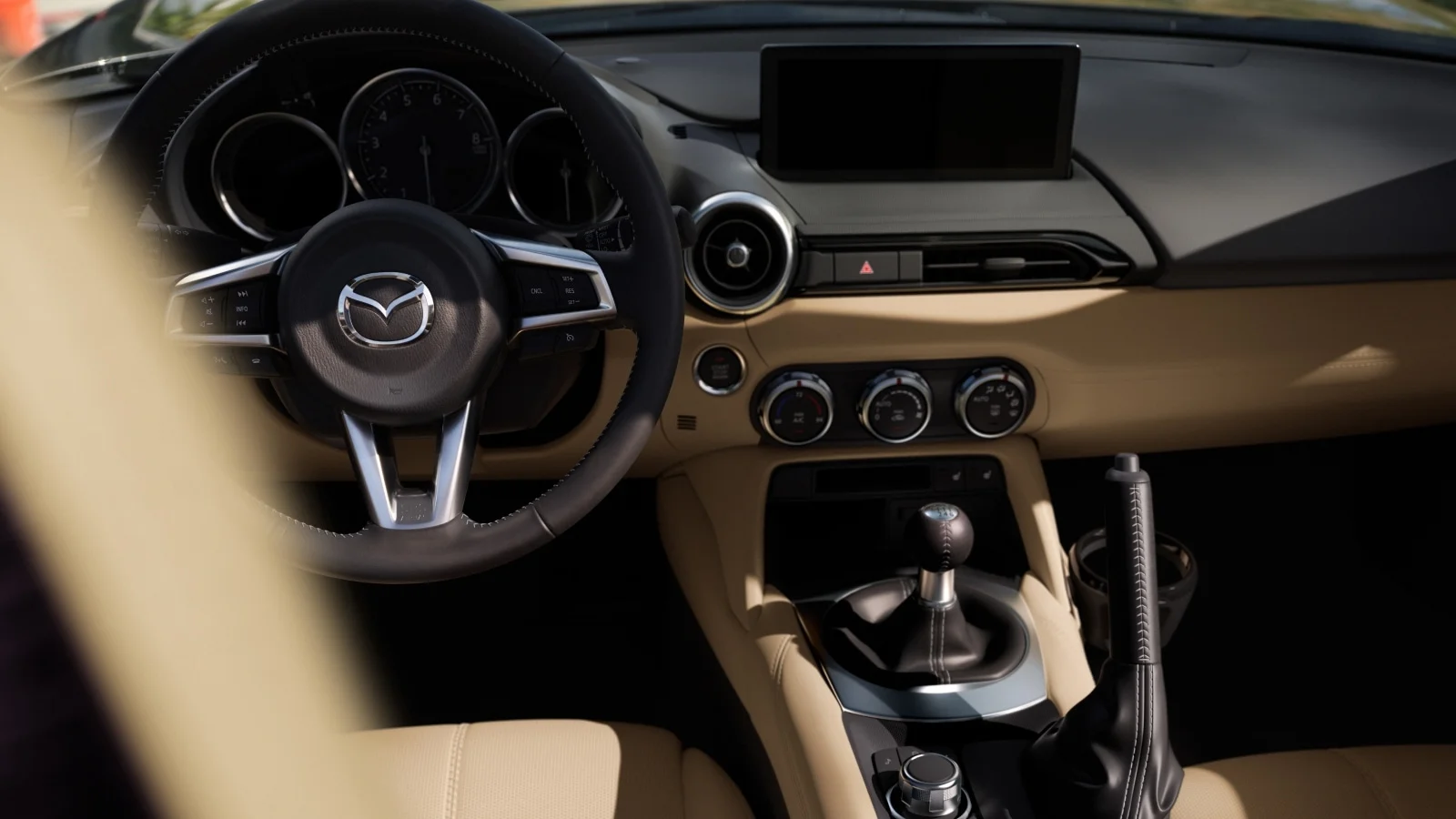 Mazda MX-5 – khoang lái
