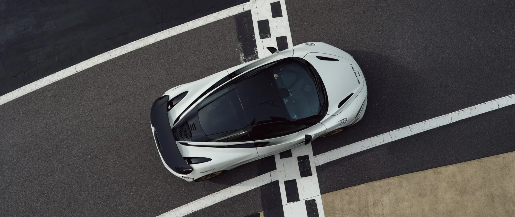 McLaren 750S – nhìn từ trên cao