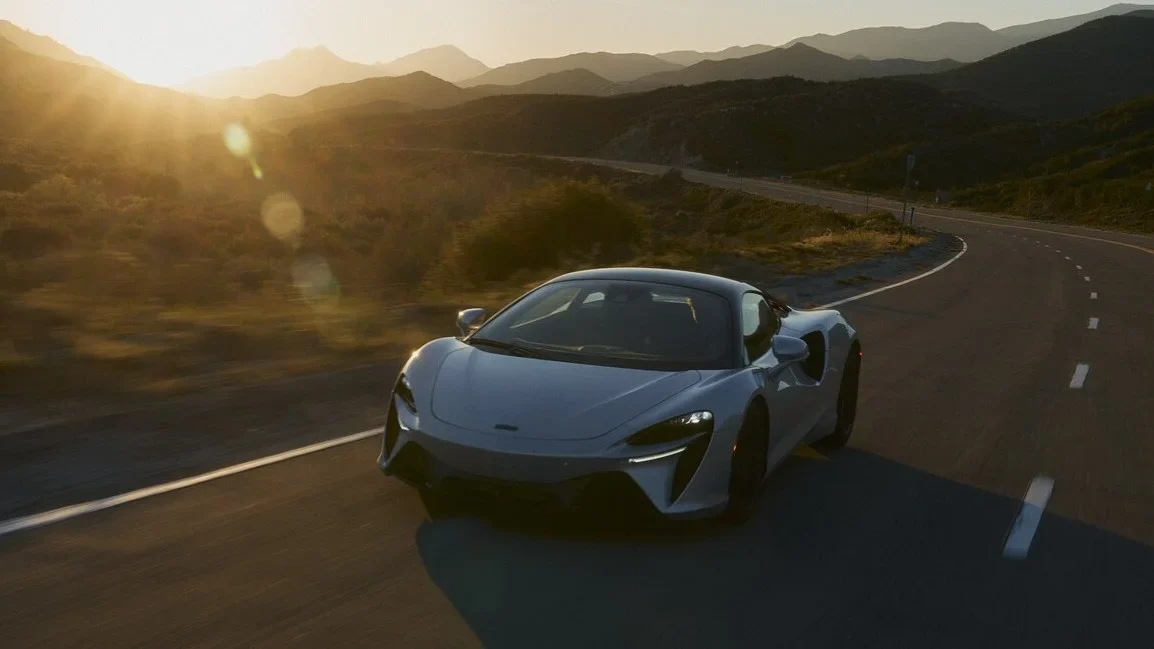 McLaren Artura – hoàng hôn