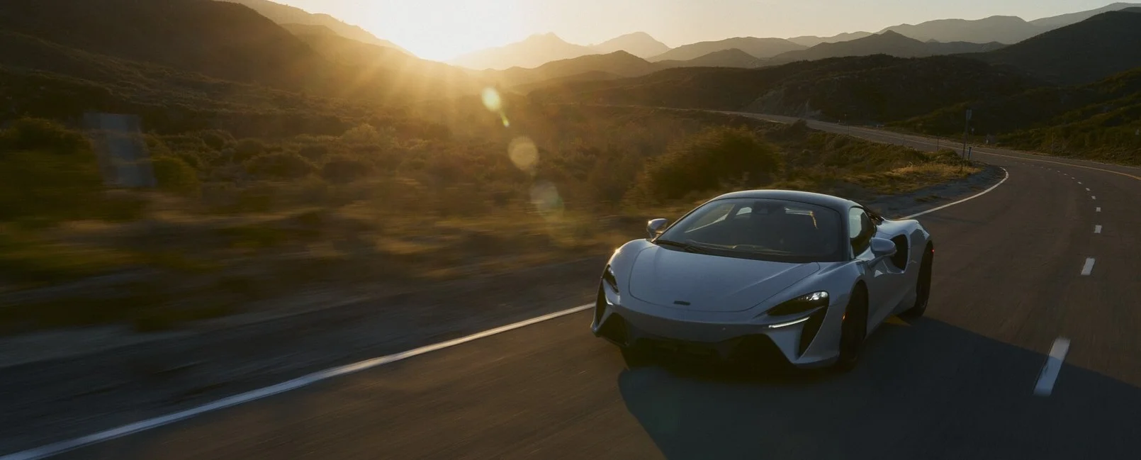 McLaren Artura – hoàng hôn