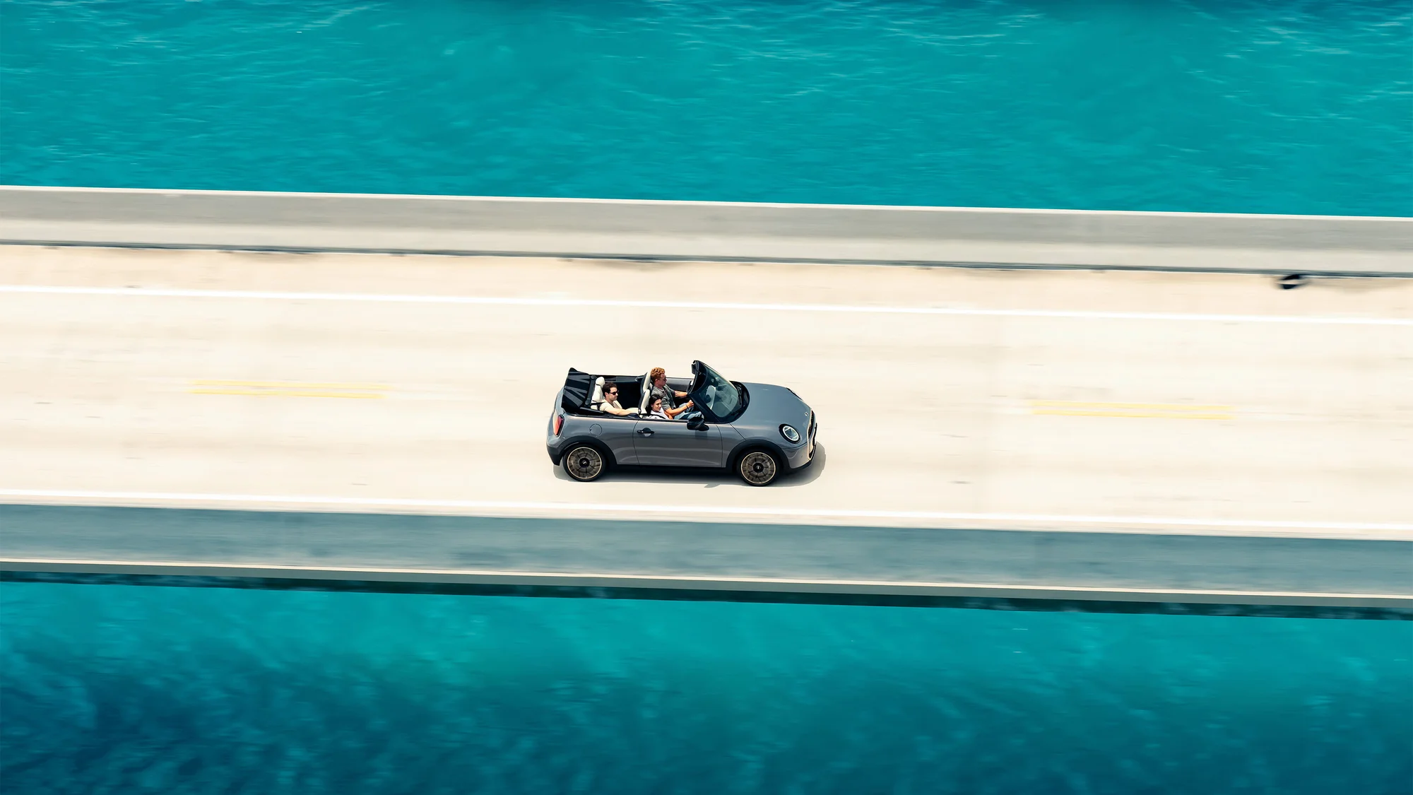 MINI Convertible – nhìn từ trên cao