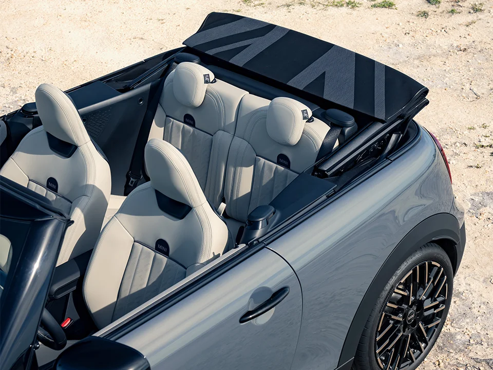 MINI Convertible – khoang mui trần